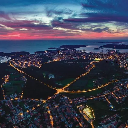 Tramontana Near Pula For 6 Persons With 30m2 Private Pool Willa *