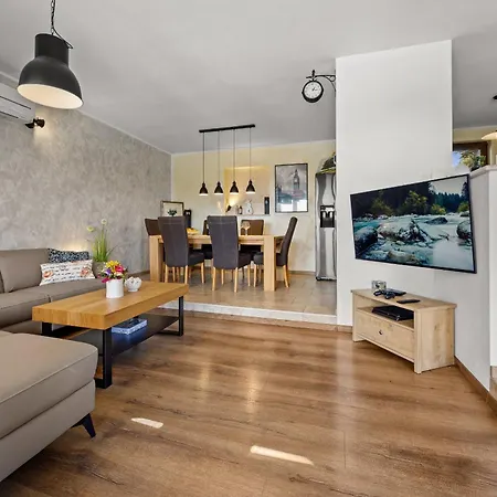 Tramontana Near Pula For 6 Persons With 30m2 Private Pool Jadreški
