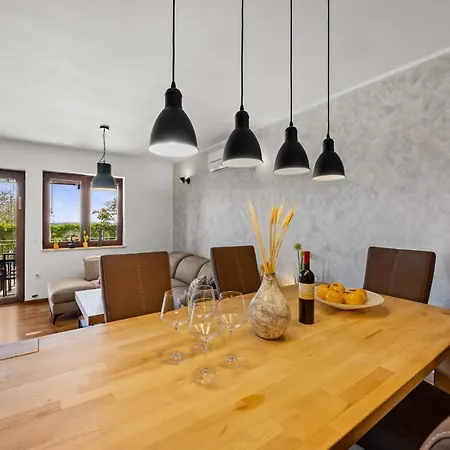 Villa Tramontana Near Pula For 6 Persons With 30m2 Private Pool *