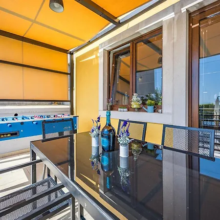 Villa Tramontana Near Pula For 6 Persons With 30m2 Private Pool