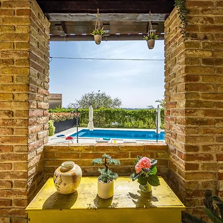 Villa Tramontana Near Pula For 6 Persons With 30m2 Private Pool