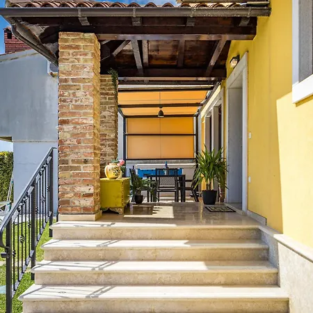 Villa Tramontana Near Pula For 6 Persons With 30m2 Private Pool *