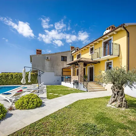 Villa Tramontana Near Pula For 6 Persons With 30m2 Private Pool *