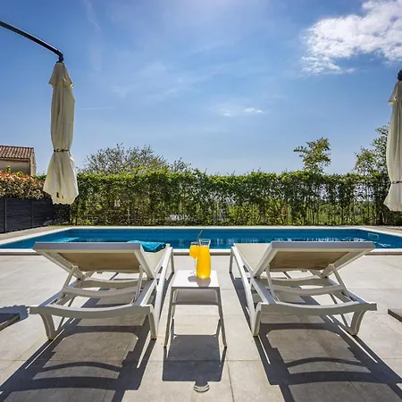Tramontana Near Pula For 6 Persons With 30m2 Private Pool * Jadreški
