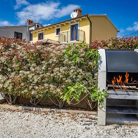 Tramontana Near Pula For 6 Persons With 30m2 Private Pool *
