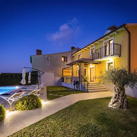 Tramontana Near Pula For 6 Persons With 30m2 Private Pool Willa