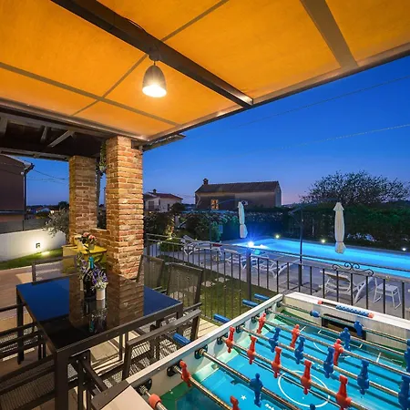 Willa Tramontana Near Pula For 6 Persons With 30m2 Private Pool