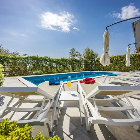 Tramontana Near Pula For 6 Persons With 30m2 Private Pool Villa *